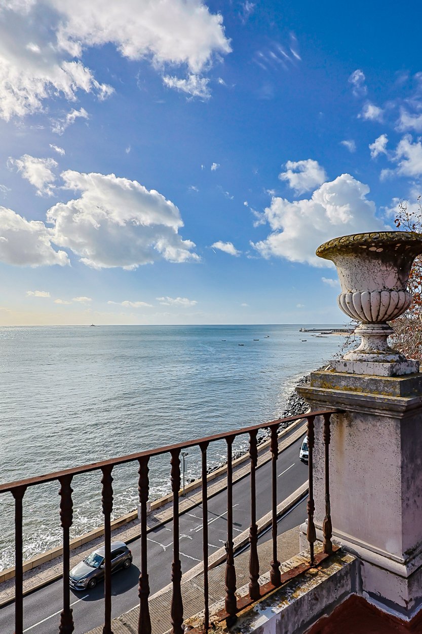 Quinta do Relógio: Historic 19th-Century Waterfront Palacete in Paço de Arcos, Oeiras