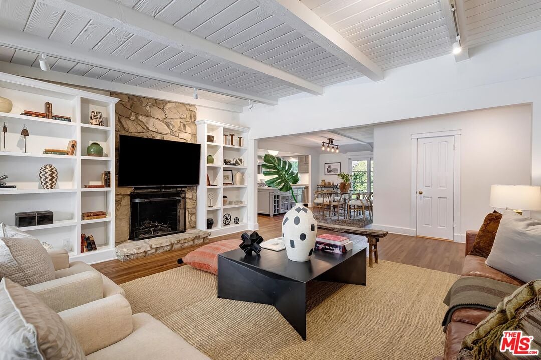 2277 Betty Ln