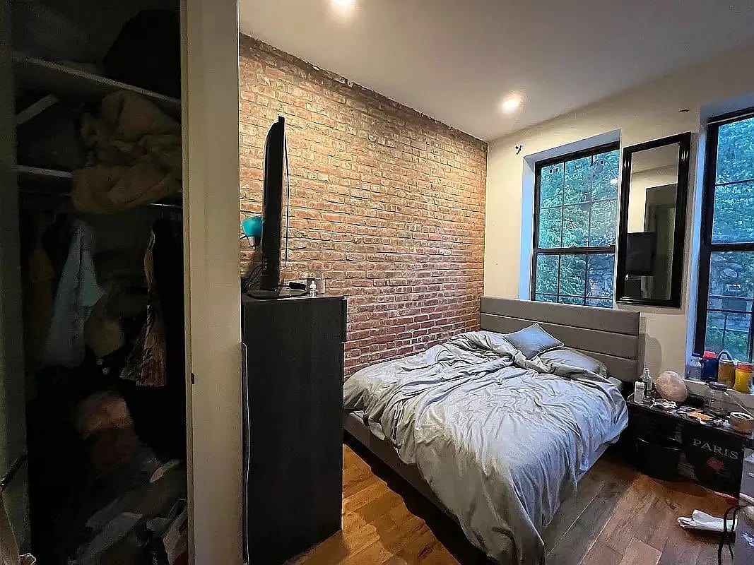 418 Melrose St 3F