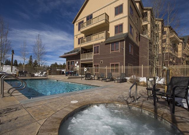 Red Hawk Lodge & Townhomes