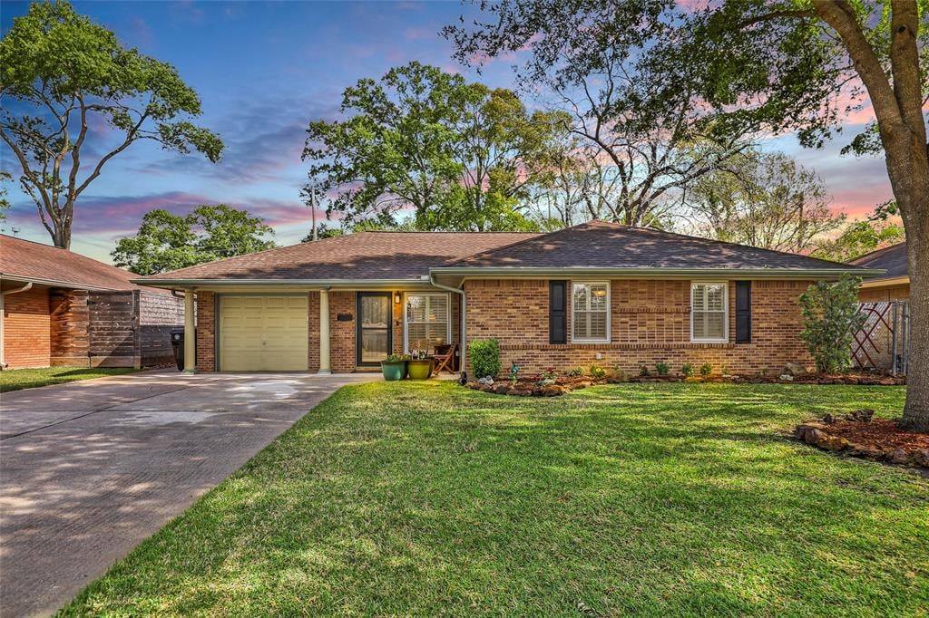 4318 Viking Dr