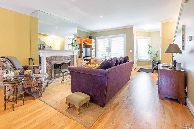 22 Creekside Ct