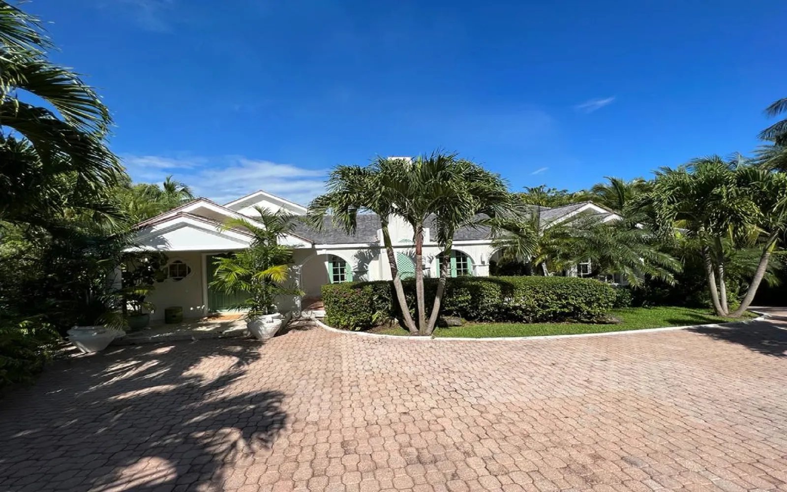 4 Bedroom Lyford Cay Golf Course Residence