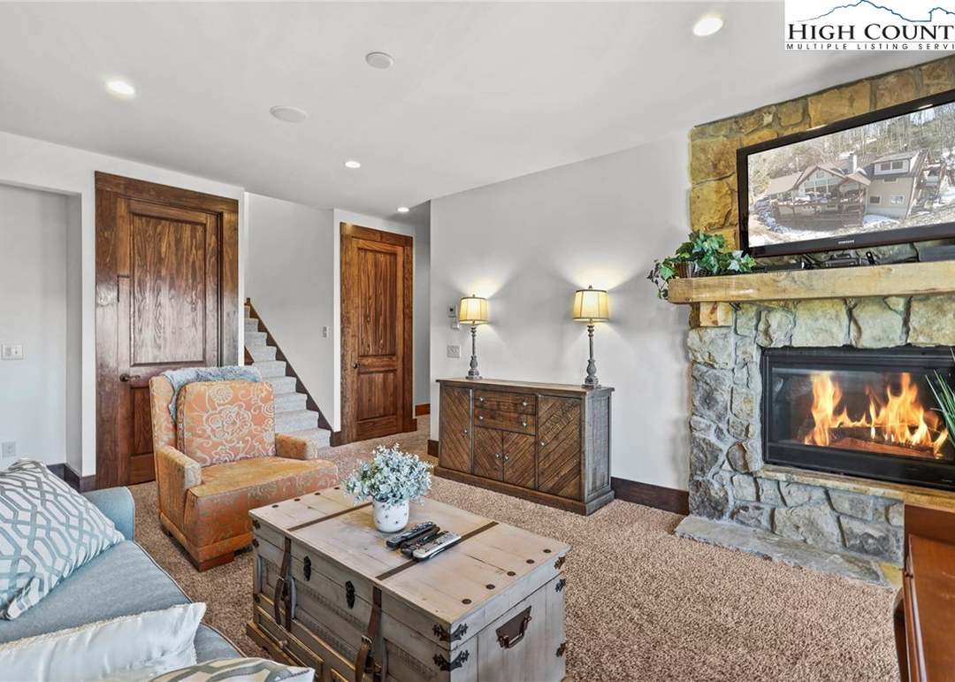 234 Forest Ln