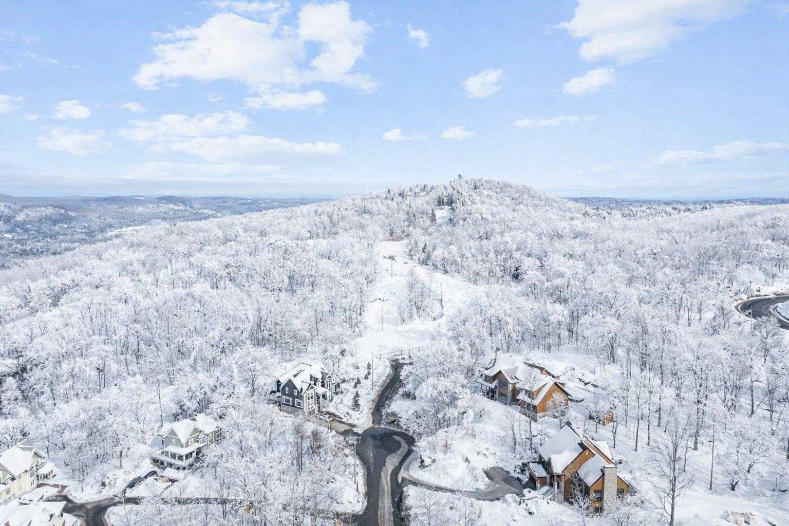 Mont-Saint-Sauveur | Panoramic ski-in/ski-out residence