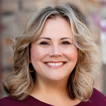 Gina Crouse North Carolina Real Estate Agent Headshot
