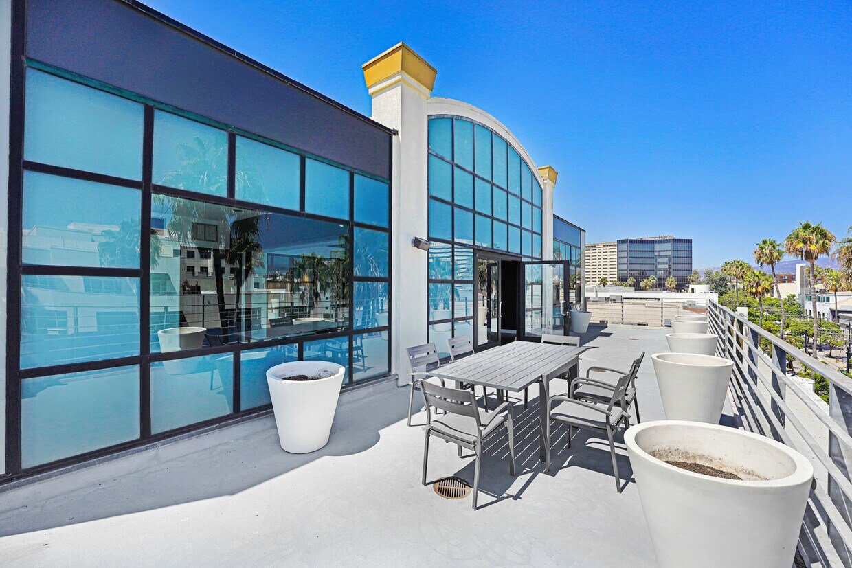 219-231 Arizona Ave