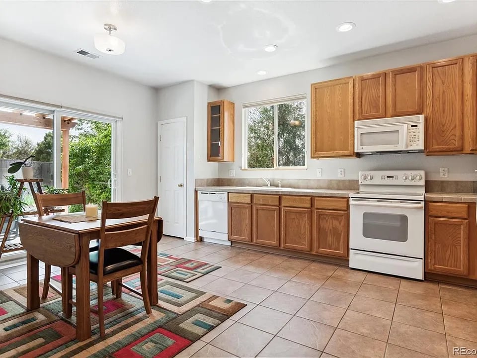 15942 Abbeylara Ln