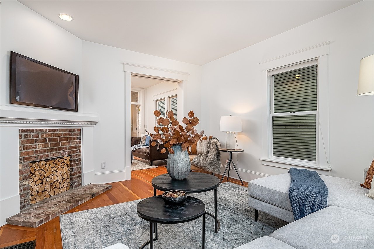 1618 10th Ave W