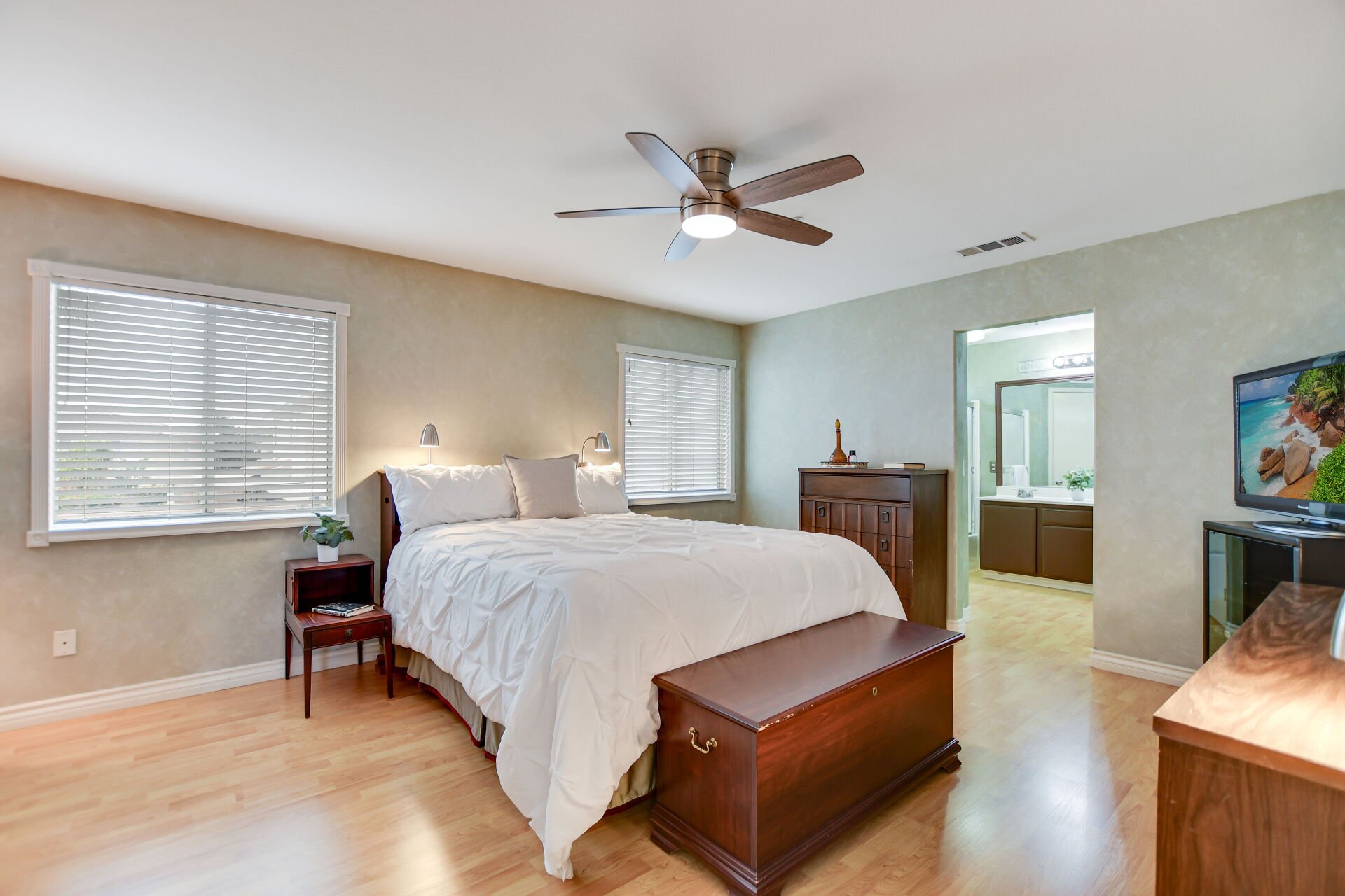 5744 Tamarisk Way