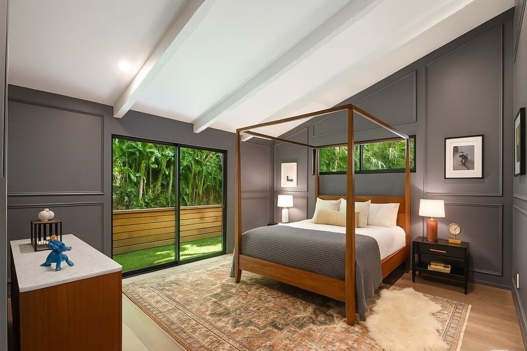 Halo Crest, Queens Rd, 90069