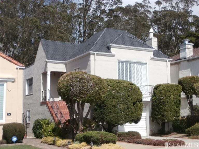 8 Crestlake Dr