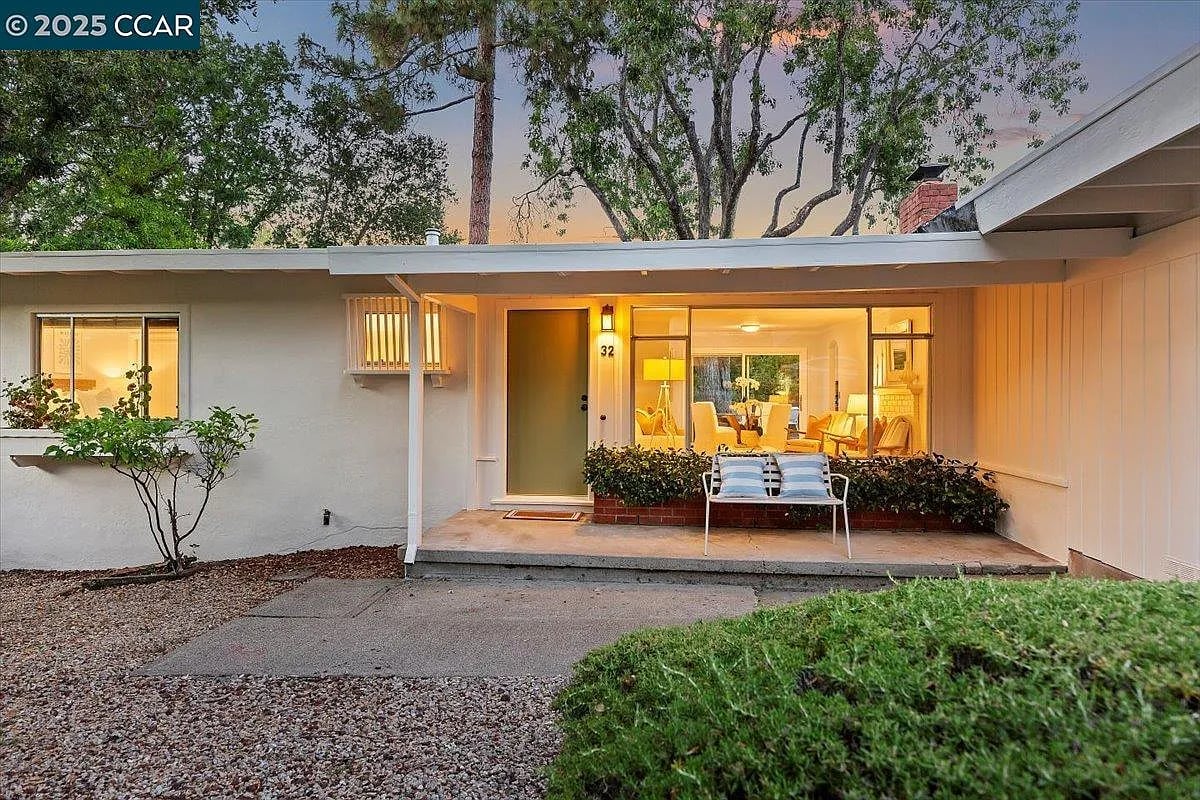32 California Ave