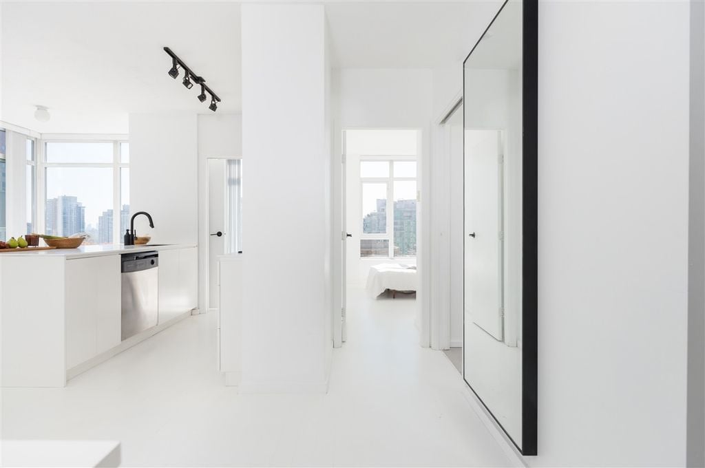 480 Robson St, #1405
