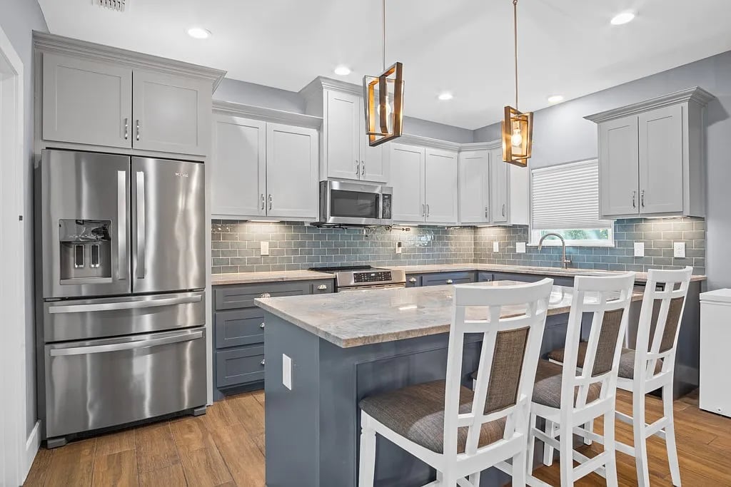112 Dolphin Ct