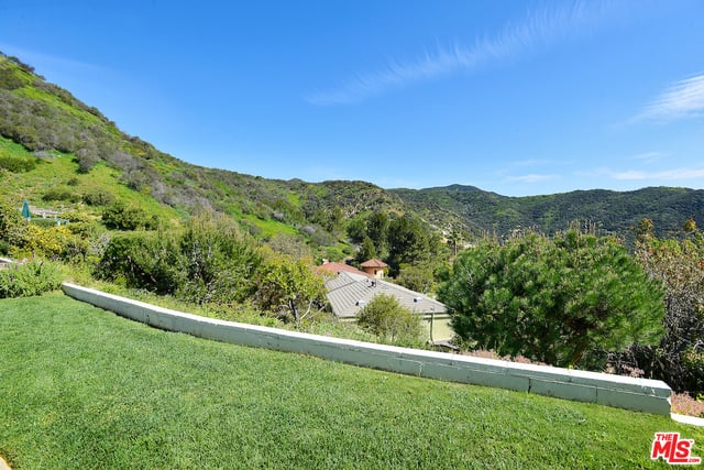 1348 Duende Ln