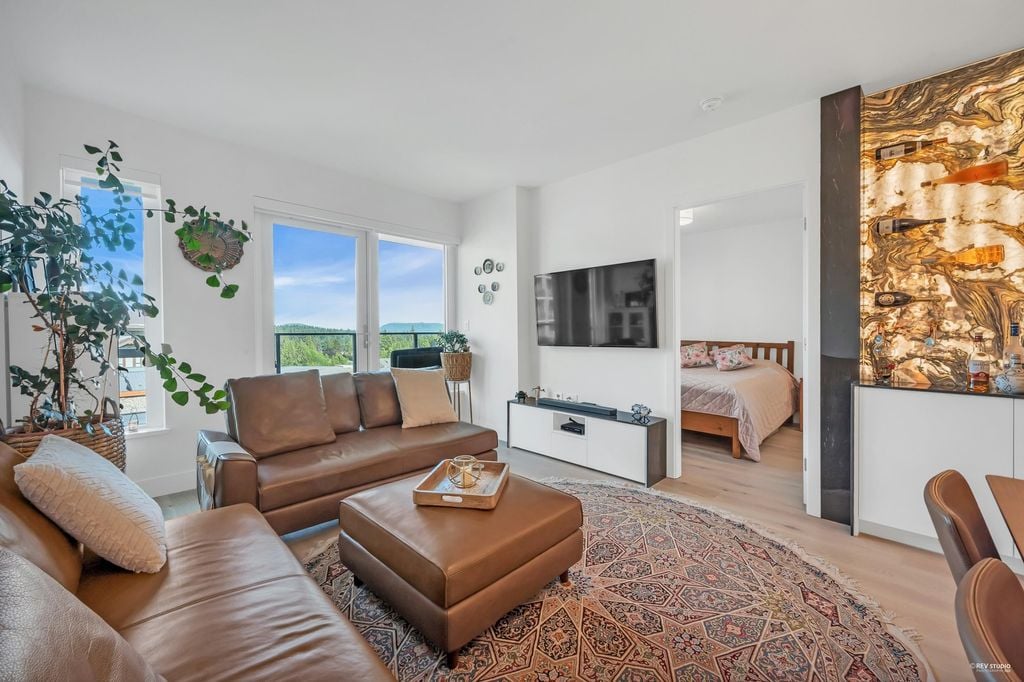 1210 E 27th St, #601