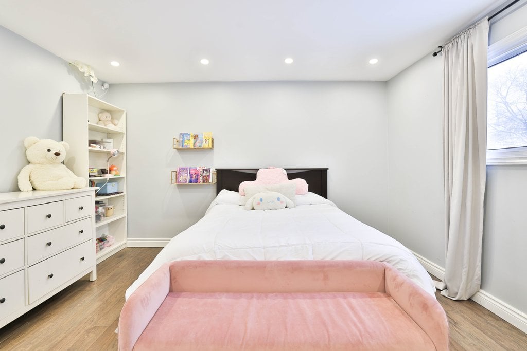 2673 Kingsberry Cres