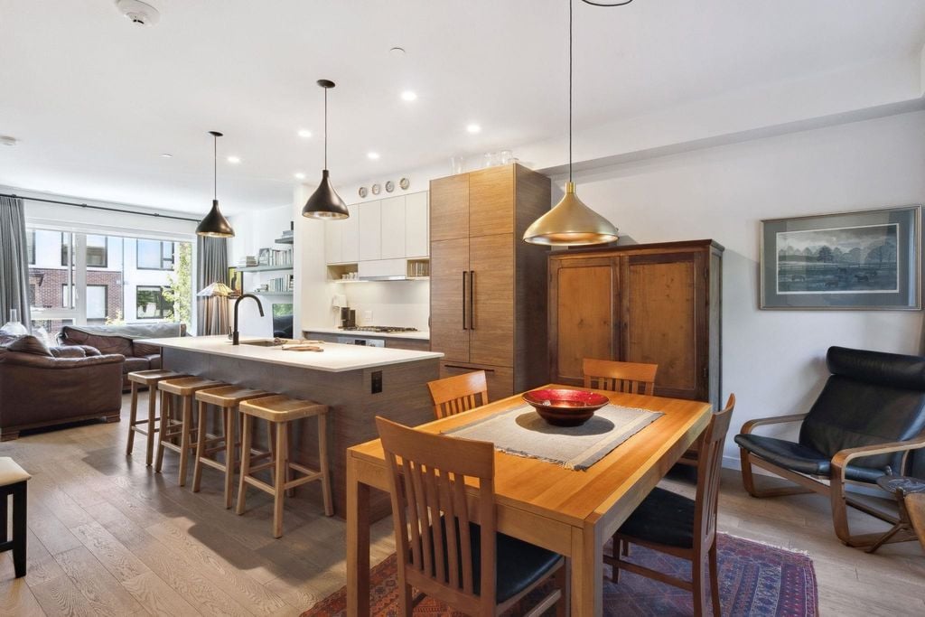 528 E 2nd St, #54