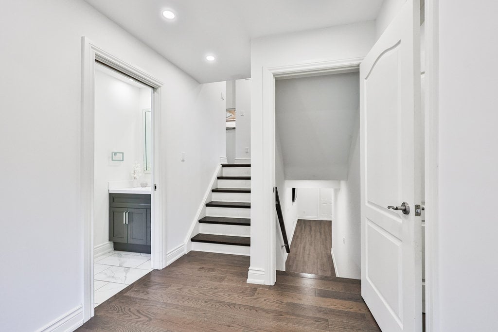 2500 Poplar Cres