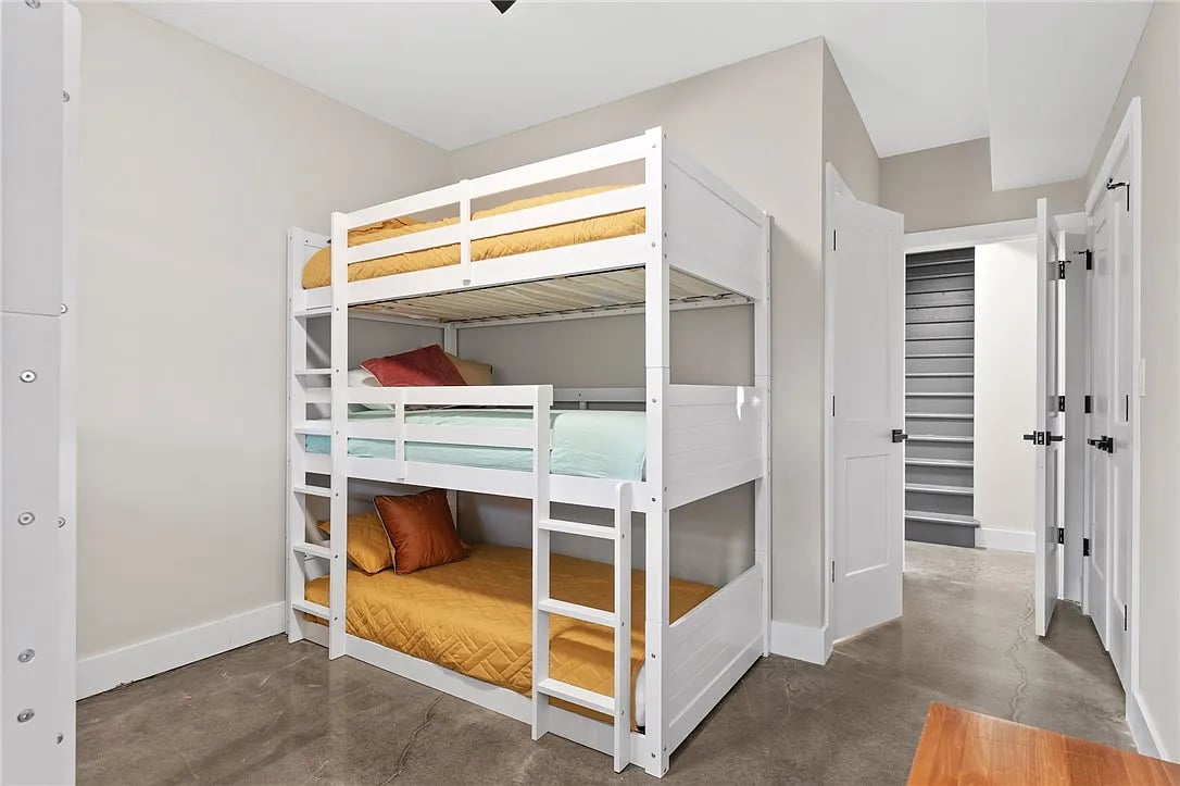 1104 Whitfield Point Rd