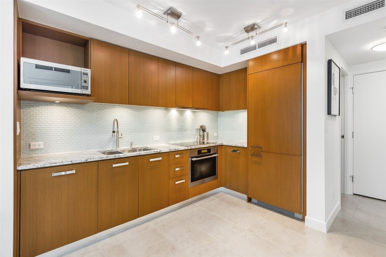 1028 Barclay St, #1406