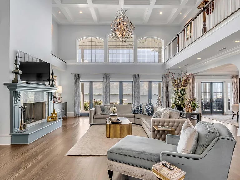 931 White Point Blvd