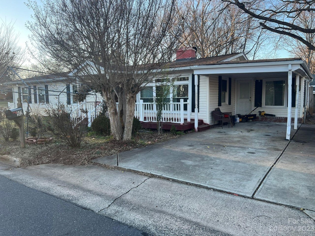 902 Lakeview Dr