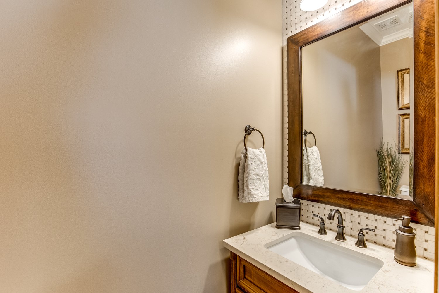 Beautiful 2-Story in Desirable OakParke Estates
