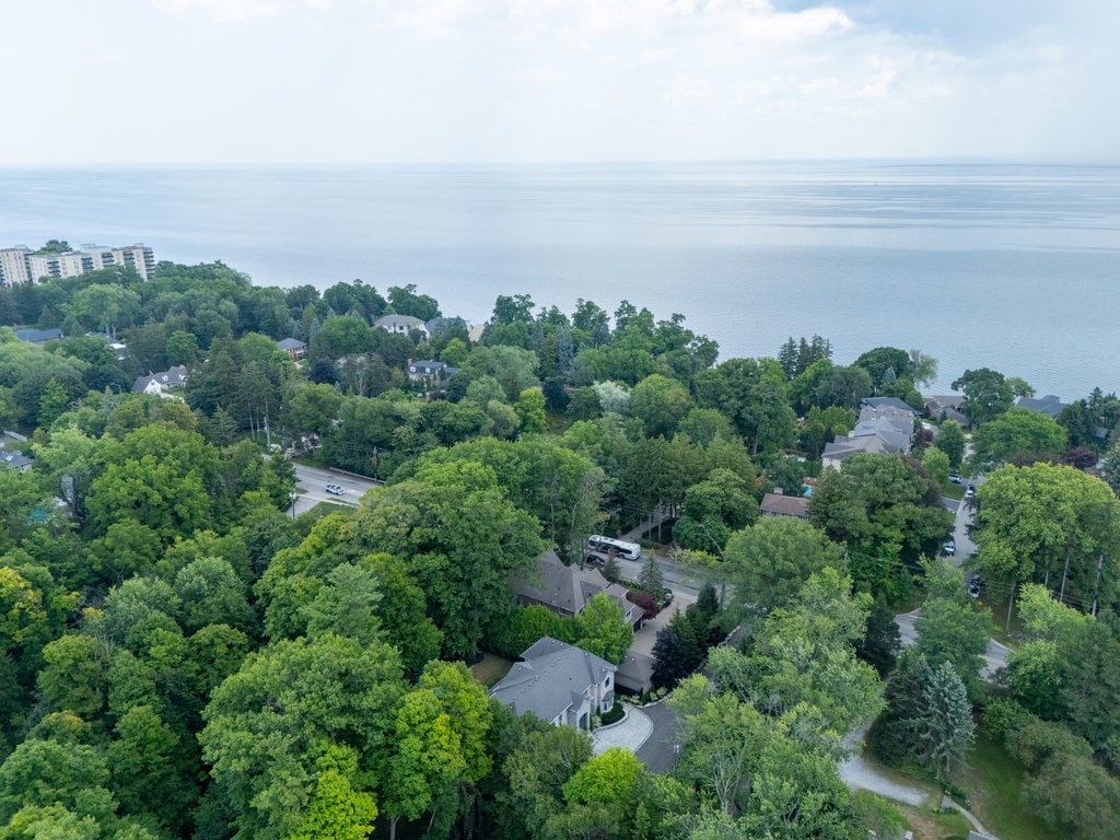 5047 Lakeshore Rd