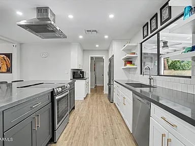 13639 N 57TH Place