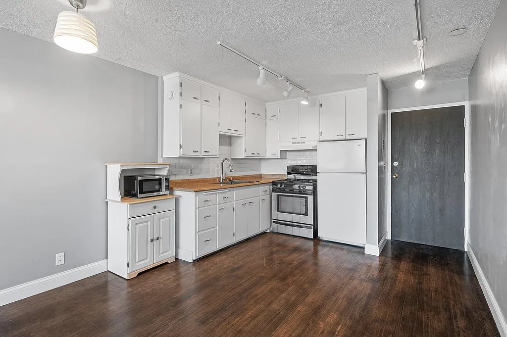 2500 Blaisdell Ave #305