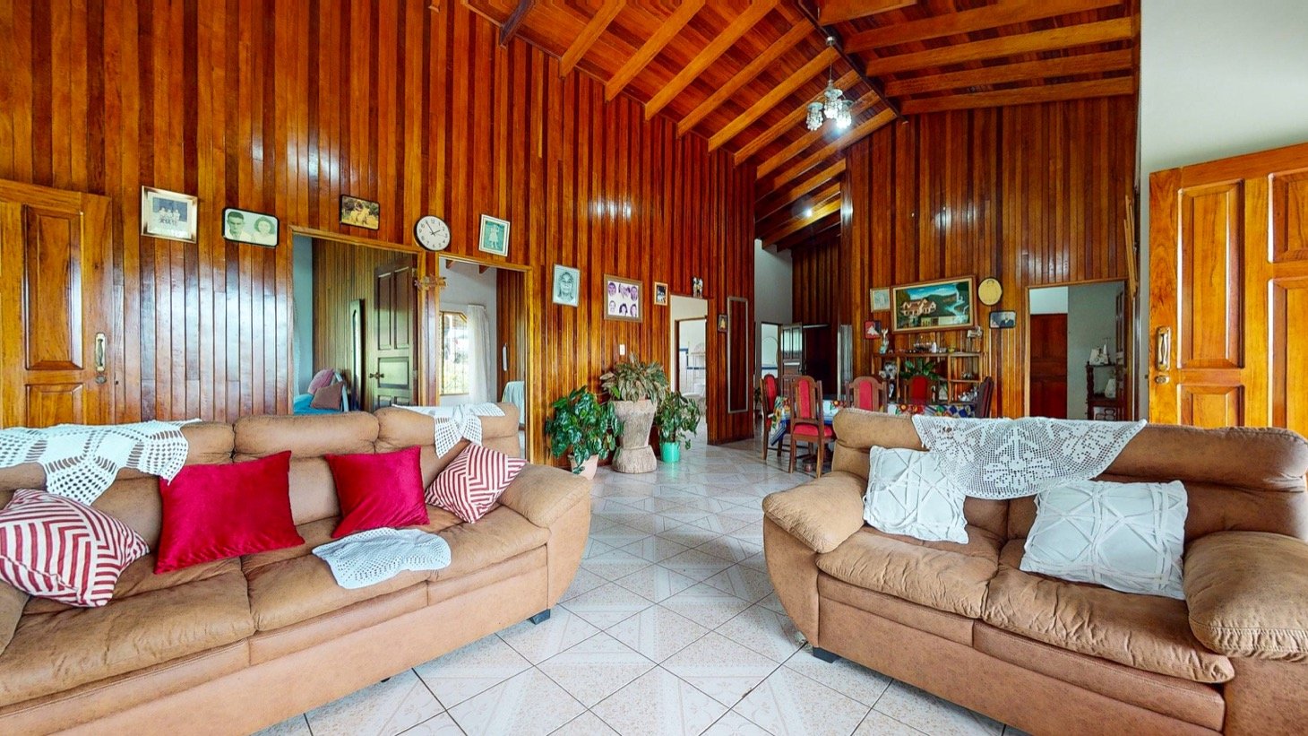 House for Sale in Ojochal, Costa Rica – Traditional Charm on 2.75 Acres
