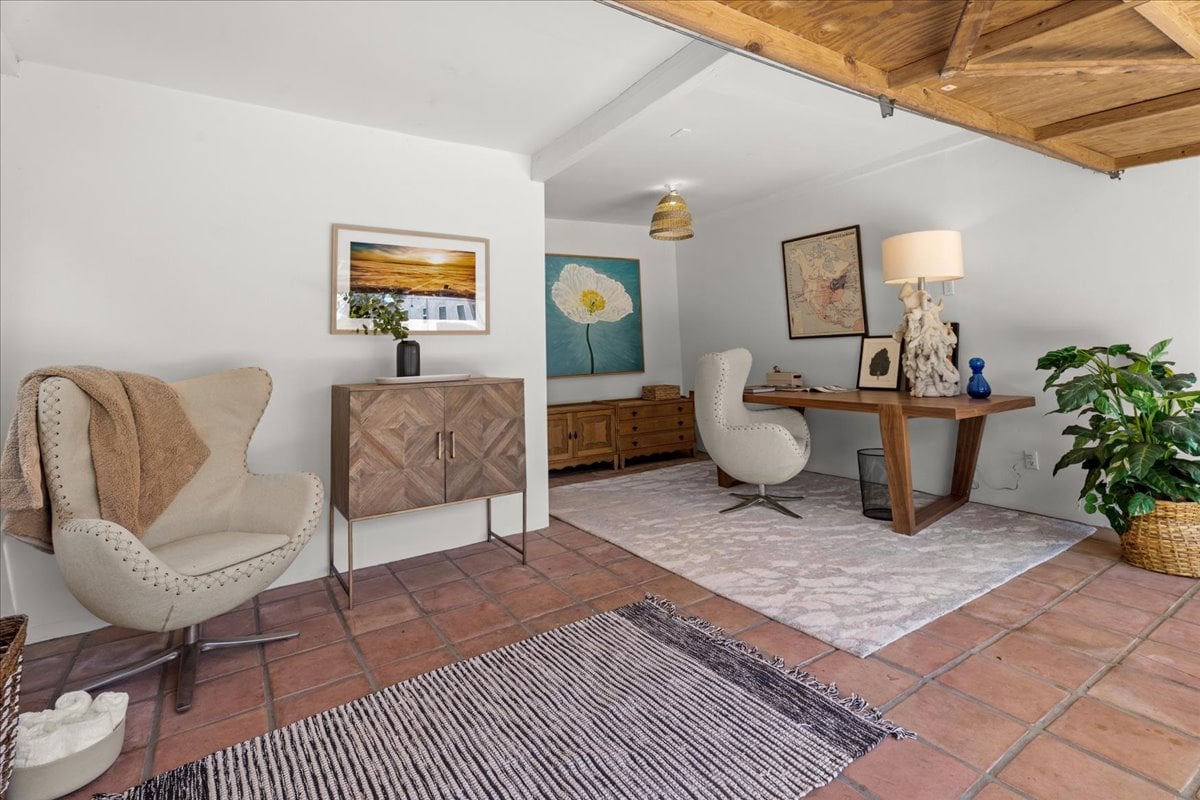 "Island living" in Studio City