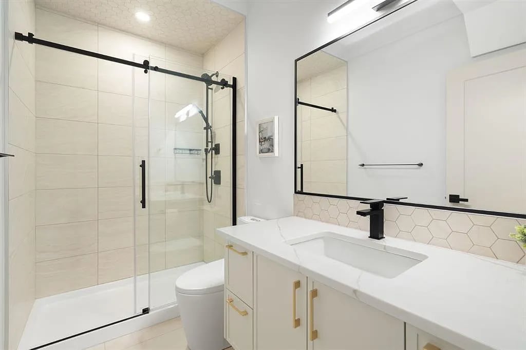 73 N Waters Edge Gdns