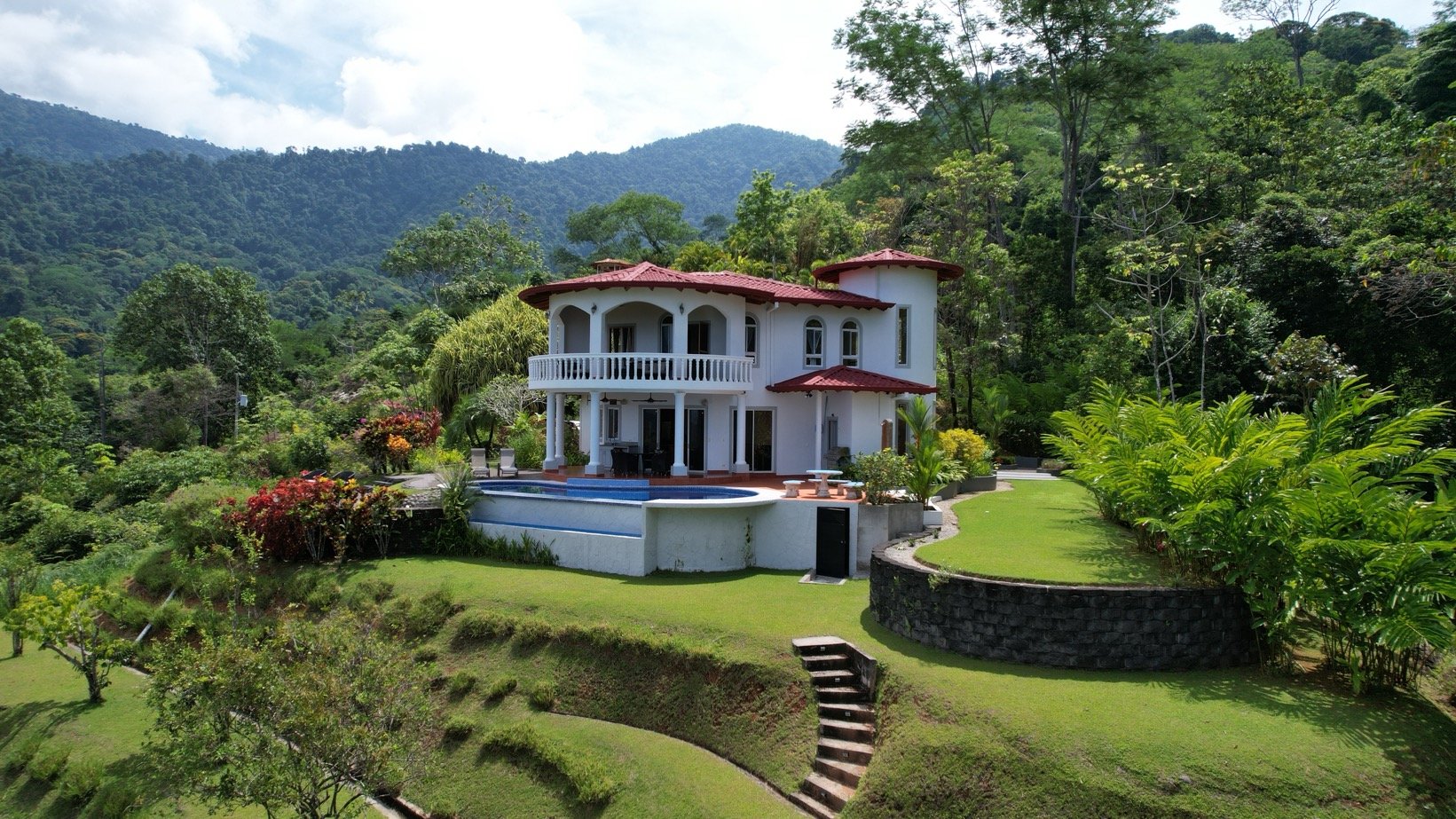 Ojochateau - Rare Ocean & Mountain View 4BR Home in Costa Rica
