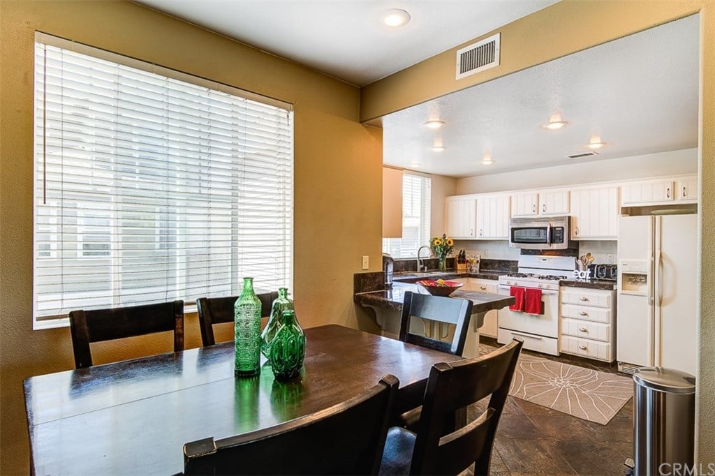 7461 Shelter Cove Cir