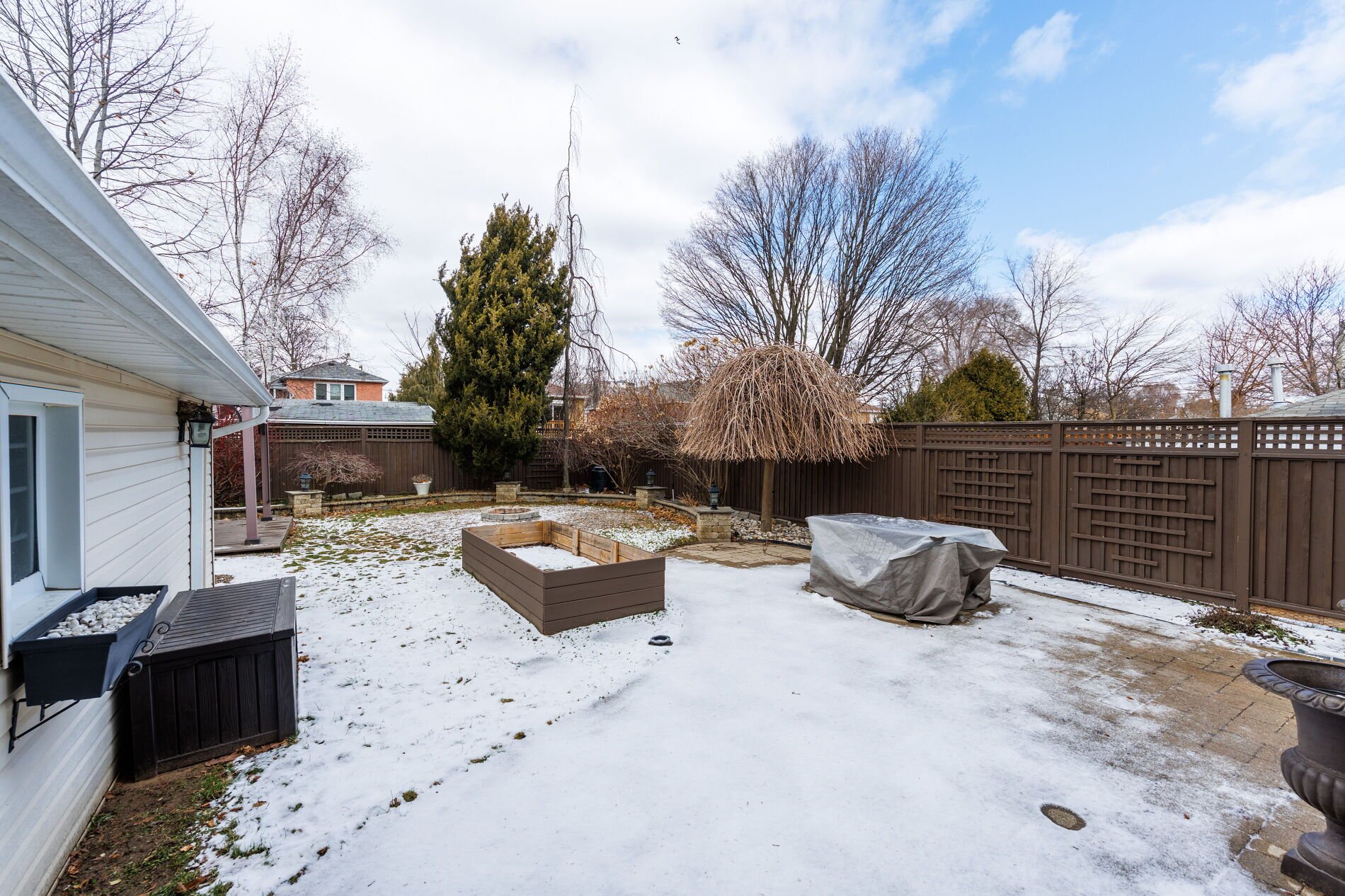 92 Delma Dr
