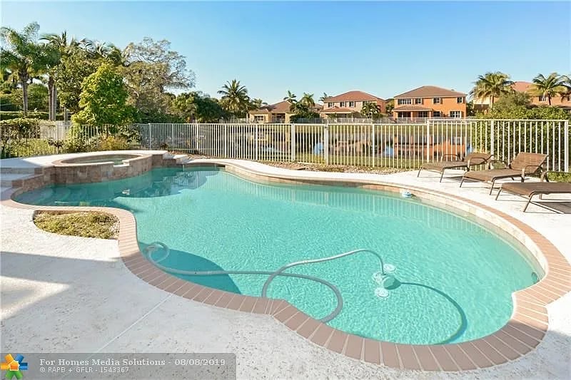 1612 Blue Jay Cir