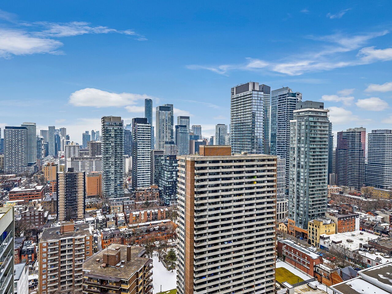 55 Charles St E Unit: 2604