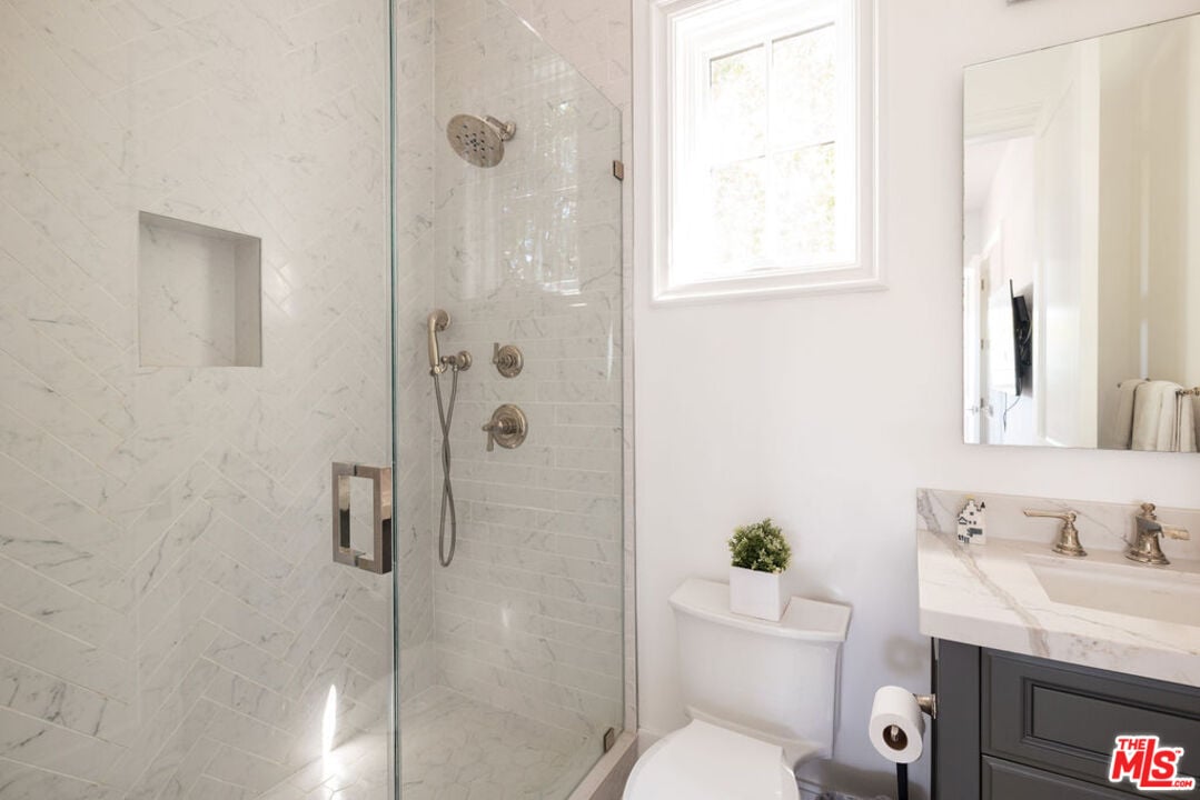 Highcliff Vista, N Stanley Ave, 90036