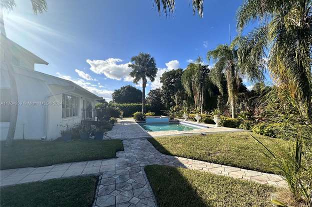 8221 SW 185th Ter