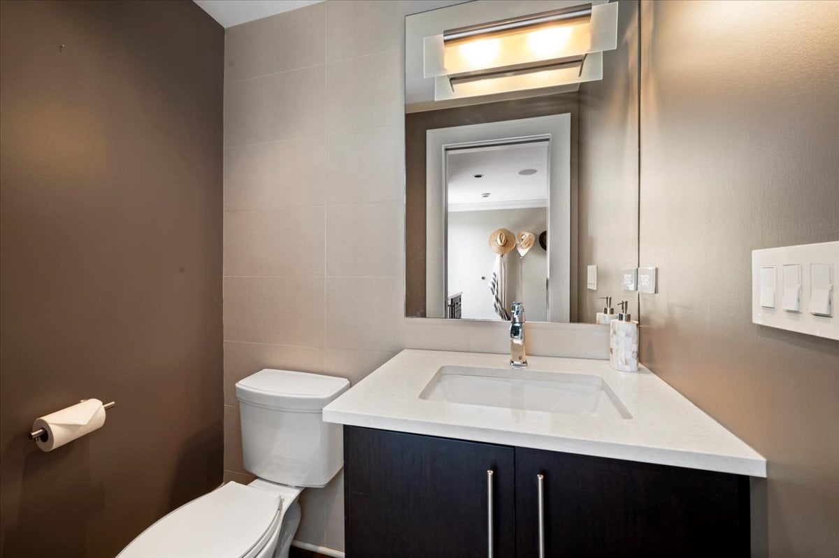 1821 N Larrabee Unit 2