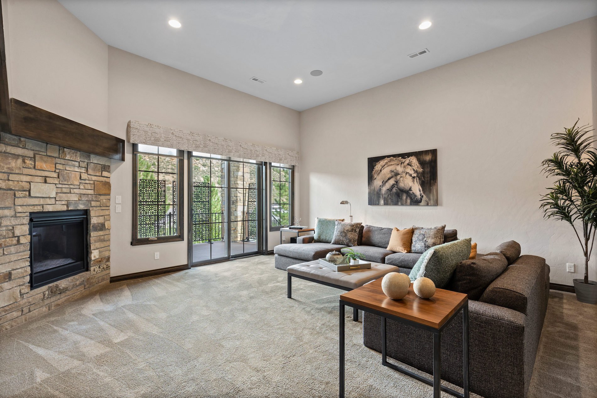8122 Raphael Lane