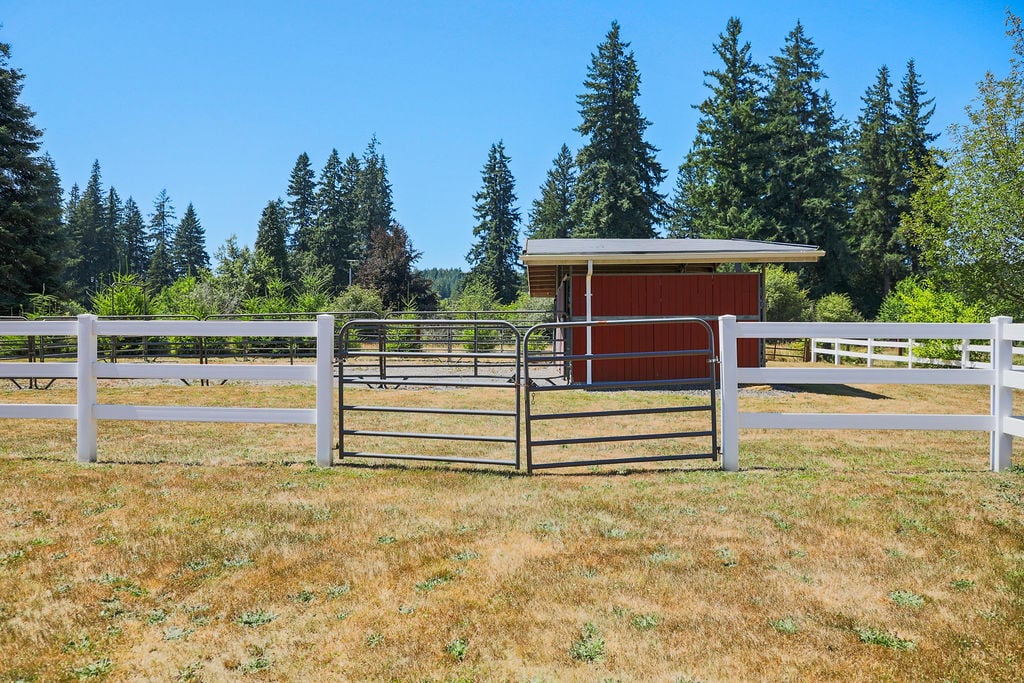 60 NE Davis Farm Road