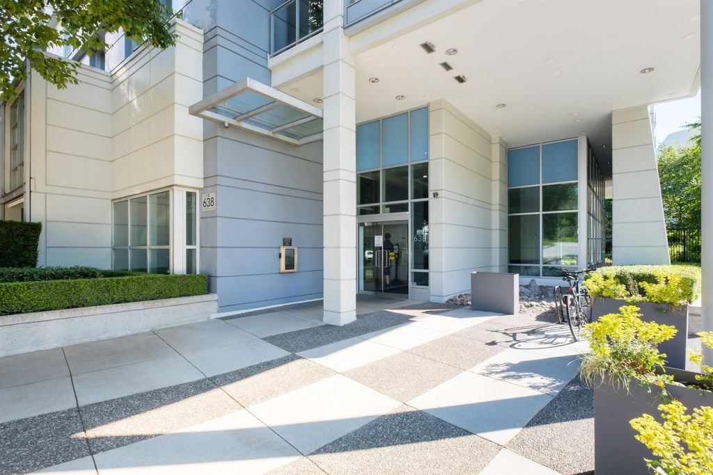 638 Beach Cres, #1805