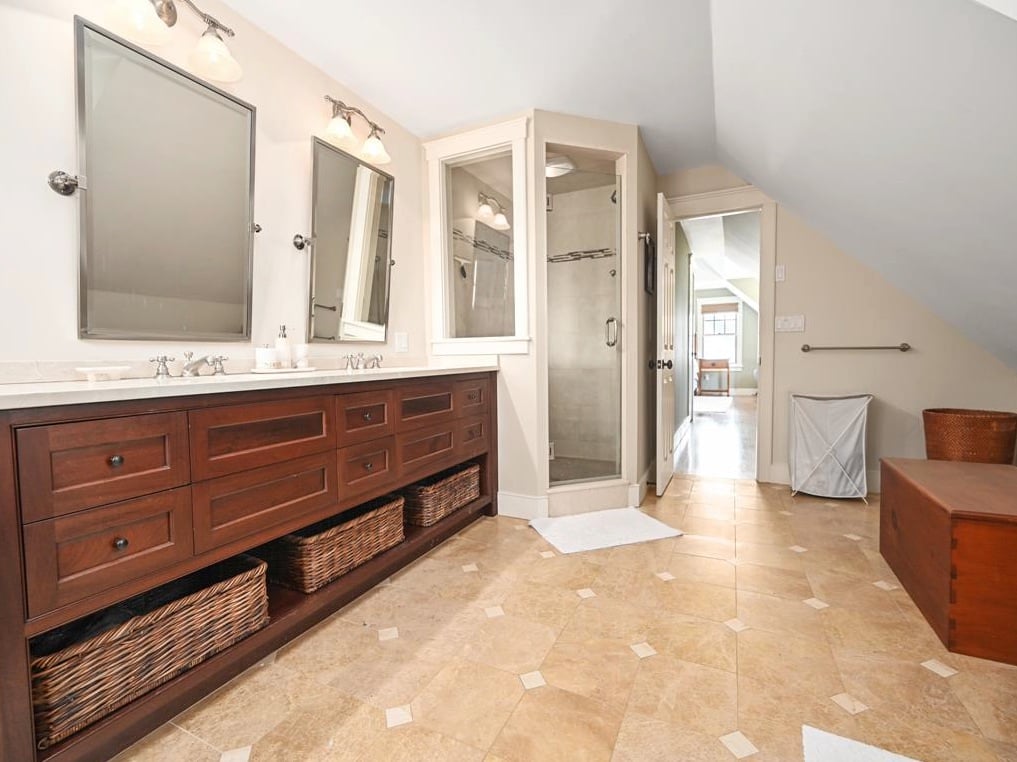114 Hines Point