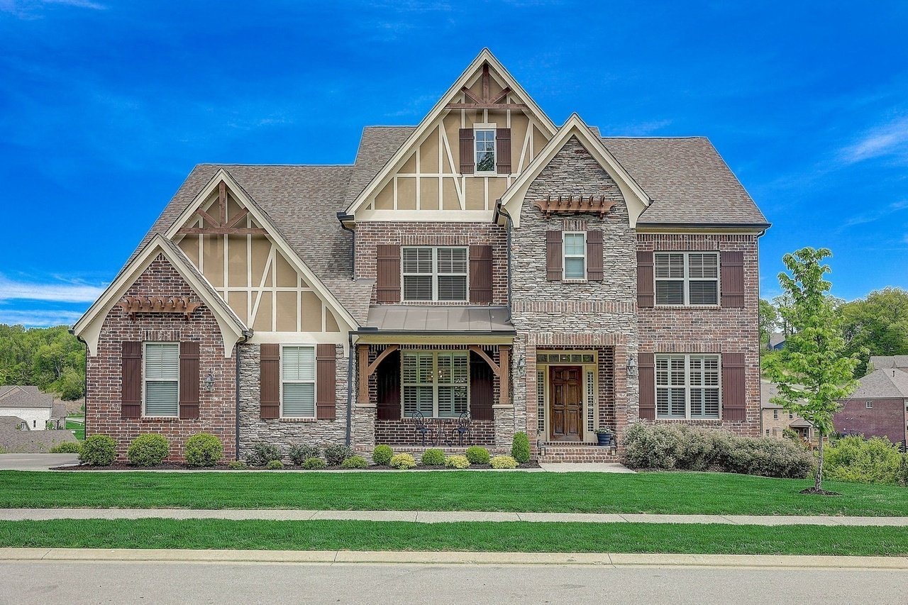 7068 Crimson Leaf Ln