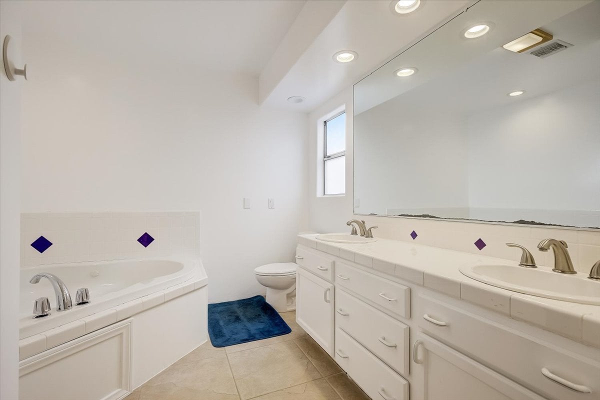 7906 Kittyhawk Ave