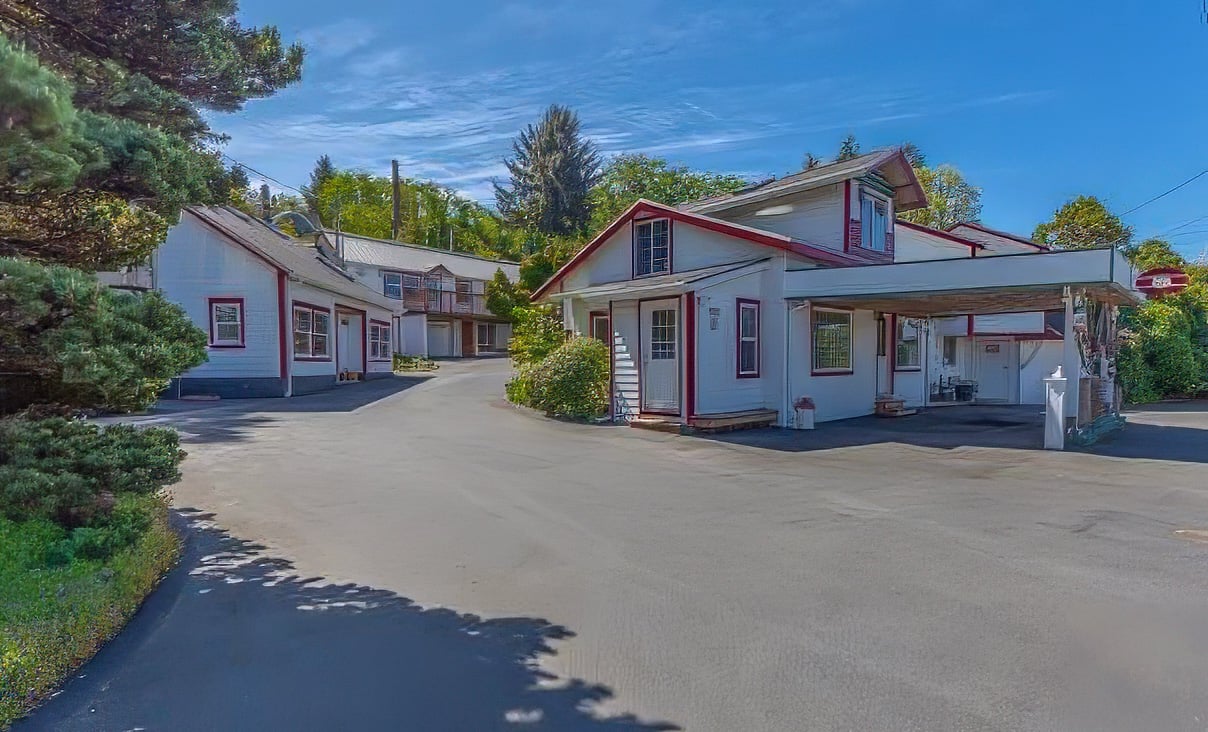 Sold waterfront multi-family property at 985 Nehalem Blvd in Wheeler Oregon represented by Meadow Davis of Home + Sea Realty